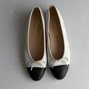 CHANEL Black/White Ballerina Flats